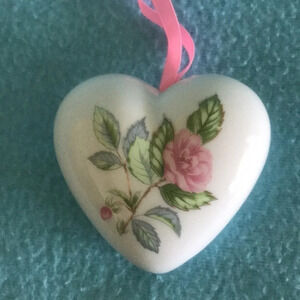 POMANDER PORCELAIN heart scented vintage 1986 pink refillable NEW IN BOX 3”X 3”
